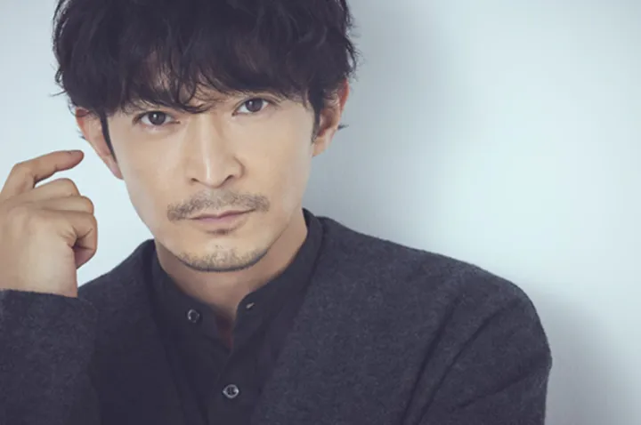 なぜ今、津田健次郎の髪型が注目される？