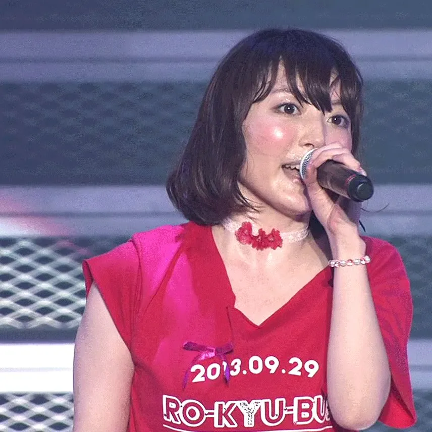 花澤香菜の脇とファッション:ファンの反応は?